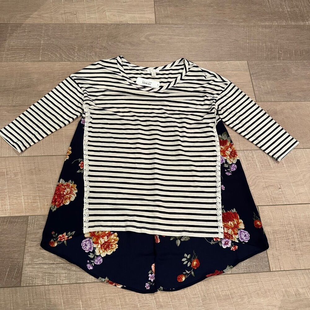 C 3/4 SLEEVE WOMENS STRIPE AND FLORAL BLOUSE SMALL NEW
